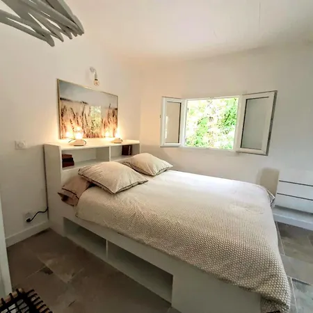 La Mesange Bleue Apartment *