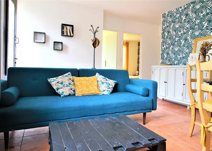 La Mesange Bleue Apartment *