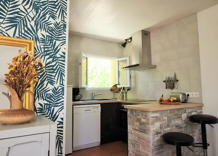 La Mesange Bleue Apartment *